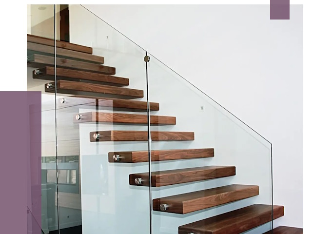 Стеклянные перила для лестницы в Сосновоборске от 15000 руб.