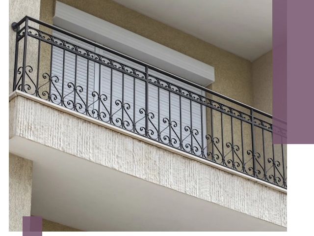 Балконные ограждения из металла и стекла в Сосновоборске для домов