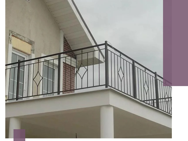 Изготовление балконных ограждений в Сосновоборске из металла и стекла