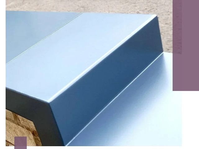 Крышки на парапет в Сосновоборске: изготовление и монтаж под ключ